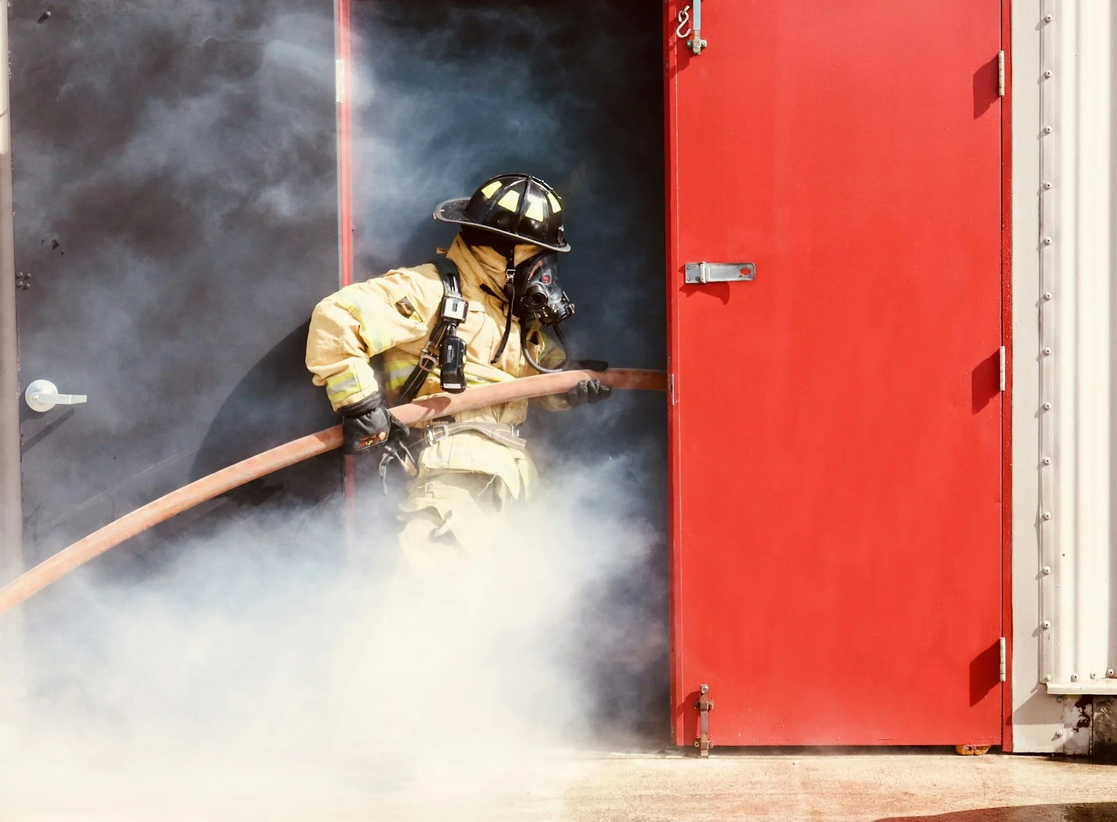 Fire professionals during practical training supported by Grade i Fire coaching
